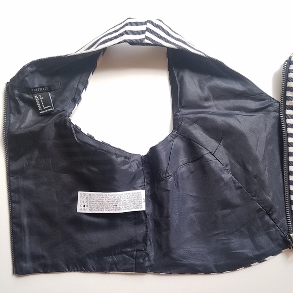 FOREVER 21 Sleeveless Striped V-neck crisscross Crop top Size Small - Picture 7 of 10